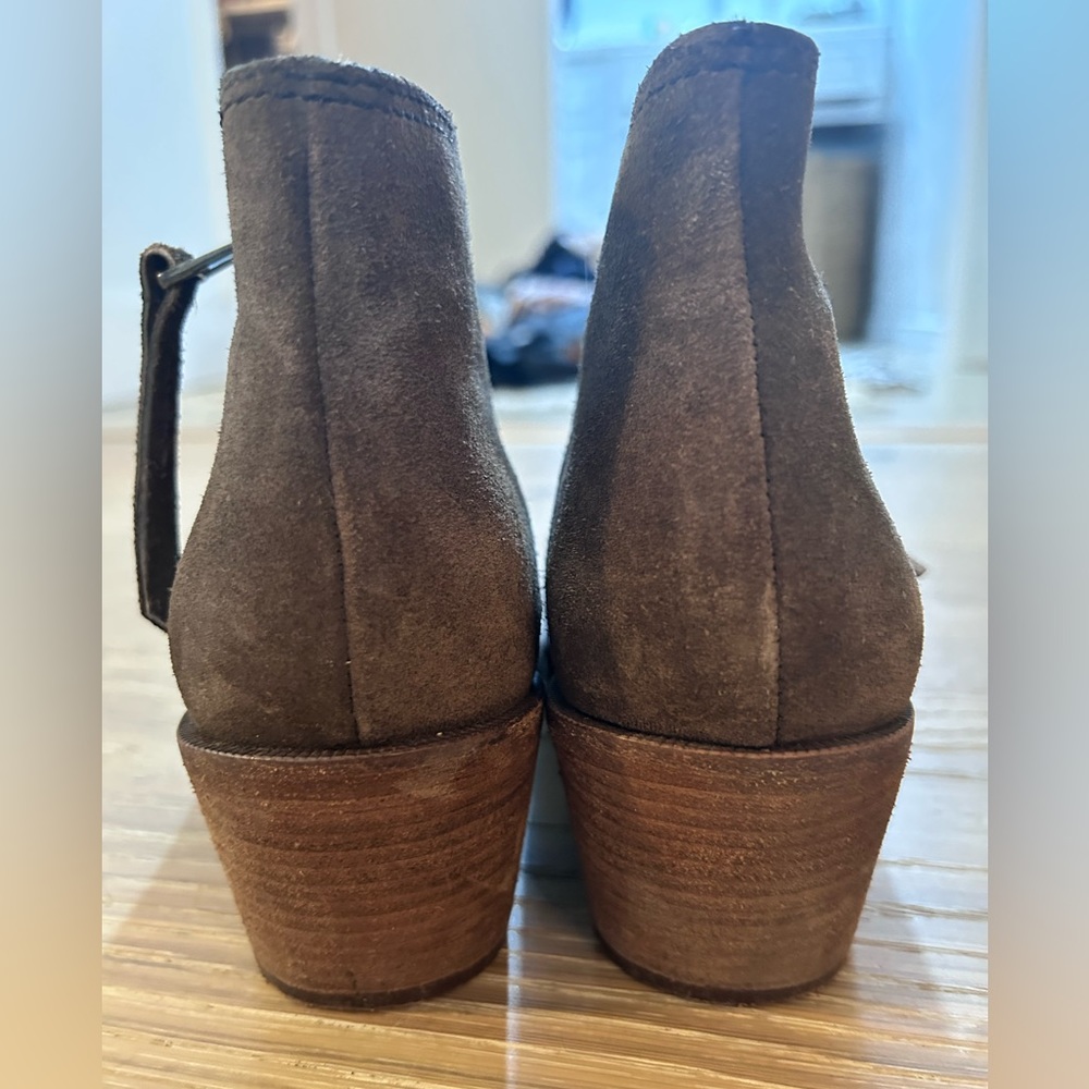 Madewell Janice Suede Bootie in darkest olive - Picture 5 of 8